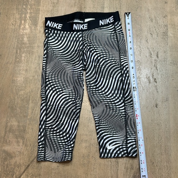 Nike dri-fit compression tights, size Large.  EUC - Picture 2 of 7